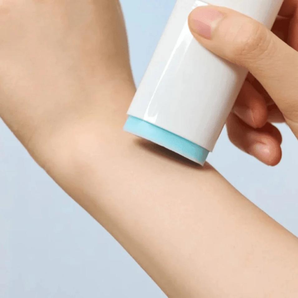 مجموعة واقي الشمس من Skin1004 Madagascar Centella HYALU-CICA - مصل الشمس + عصا الحماية من الشمس